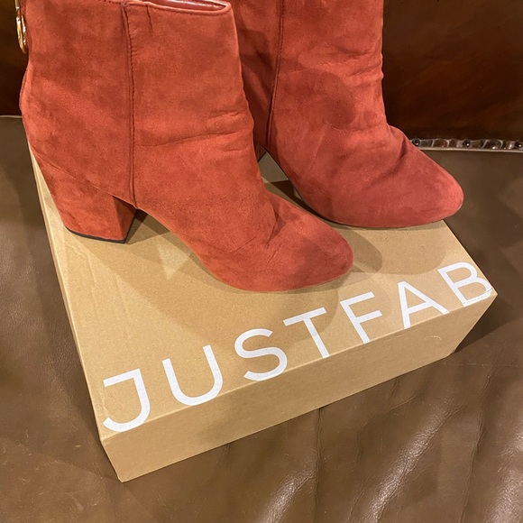 Fall Trendy Ladies Booties - Picture 3 of 4